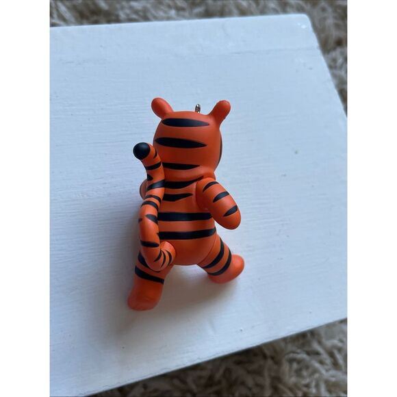 Winnie The Pooh 2018 Christmas Ornament In Tigger Costum - Picture 6 of 8
